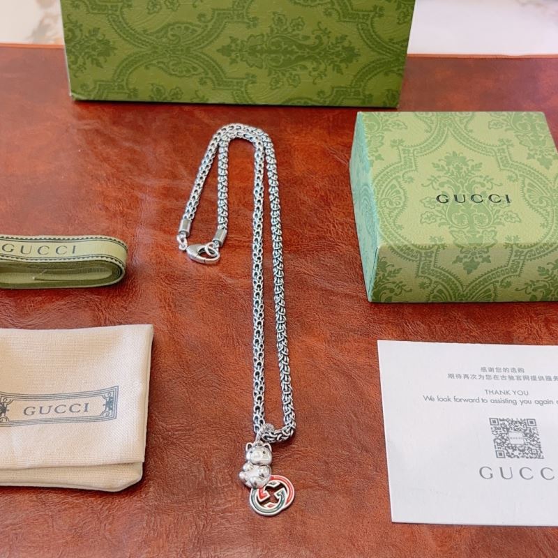 G*u*i necklaces